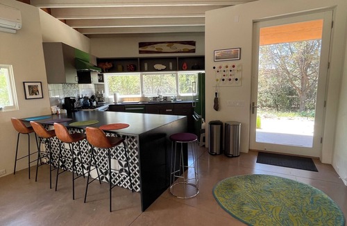Santa Fe House | Secluded Retreat -1 Mile to Plaza -wall to wall Glass -Mountain Views -Wildlife
