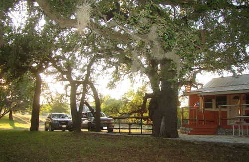 Leakey Cabin | Secluded, shady river front Get-away cabin