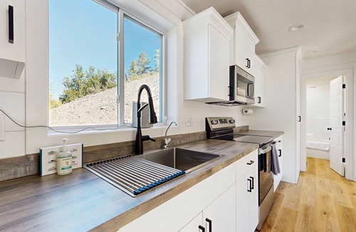 Aspen Springs House | Secluded Southwest Soul: Trails, Views, & Remote Work Ready