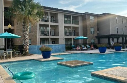 Alden Bridge Apartment | Serene 1BR Contemporary Stay Pool Gym Access