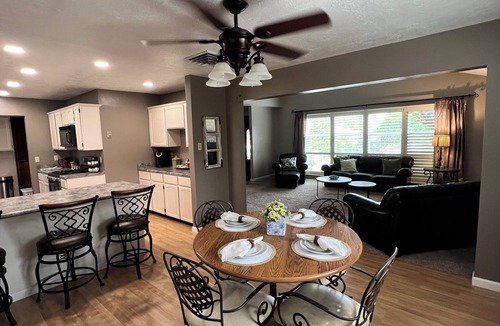 Farmington House | Serene 4-bedroom home, w/3 King beds, 2 twins, open floor plan, beautiful yard!