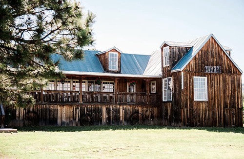 McIntosh RV Rental | Serene Glamping Retreat with Apple Orchards and Farm Animals near Quarai Ruins in Torreon, New Mexico