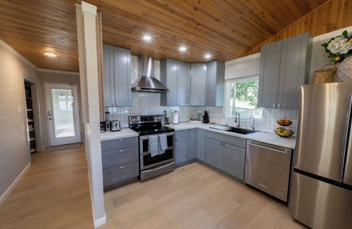 Lakewood Estates Cottage | Serene Lakefront Cottage on Lake Travis with Boathouse and swings.