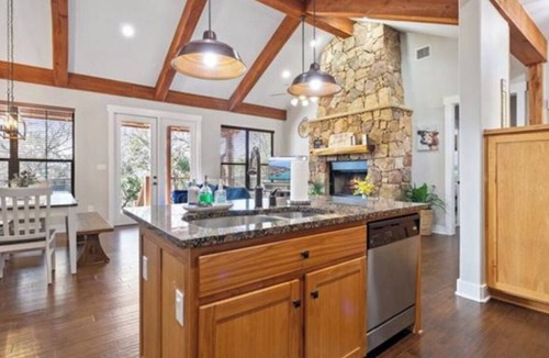 Jonestown Cabin | Serenity At The Wooded Bliss Cabin of Lake Travis