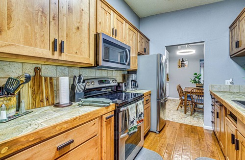 Alto Condo | Shuffleboard & Arcade! Alto Family Escape