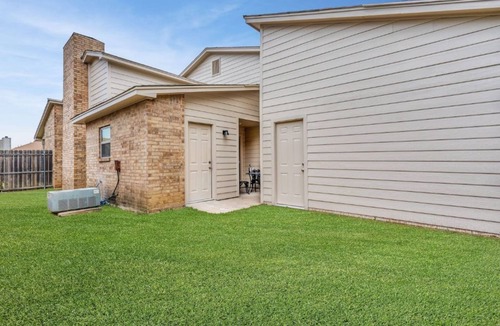 Bedford House | Single Story Home. Walk to shops and restaurants