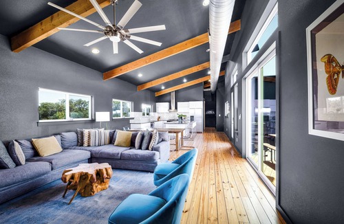 Gruene House | skyhouse Guadalupe AZUL +cliffside+private pool