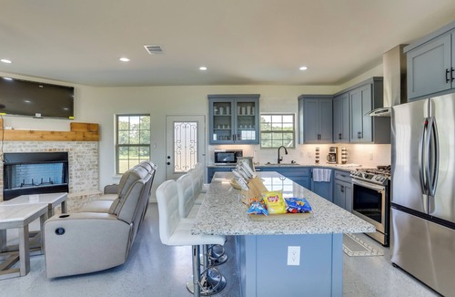 Jacksboro House | Sleek Jacksboro Home w/Fireplace + Patio!