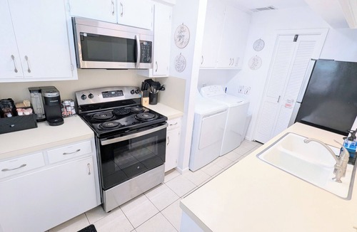East Bernard House | Sleep 6 Pet Friendly Fully Stocked in East Bernard