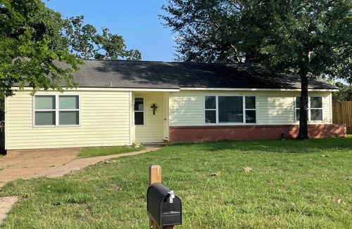 College Station House | Sleeps 14 - Game Day Stay by Kyle Field