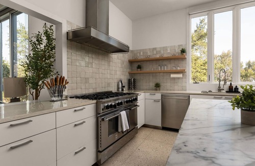 Highland Park West House | Sleeps 22+ - 15min ATX & Lake - Theater, Arcade, Sauna, Pool