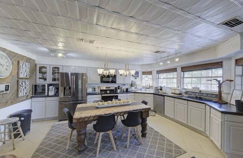 Ingram House | Sleeps 25, 5 Homes, Fire Pit, Spring Fed Waterfront