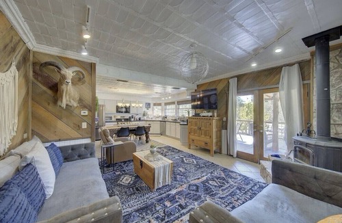 Ingram House | Sleeps 25, 5 Homes, Fire Pit, Spring Fed Waterfront