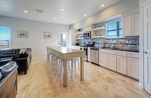 Flour Bluff House | Sleeps 31 | 2 Homes w/Boat Dock + Waterfront Pool | Laguna Village Getaway