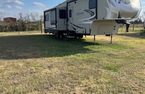 Pledger House | Soothing 1-bedroom RV with AC in welcoming Guy tx