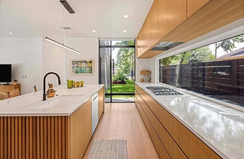 South Manchaca House | 🏡South Austin Stay with Deck + 2 Workspaces | Breweries | ATX Oasis☀️