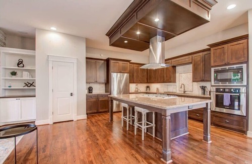 Hyde Park House | Southern Charm Meets Easy Convenience, 5 mins to DT