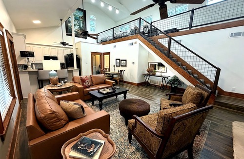 Southlake House | Southlake Guest House with Refined Texas Charm - Perfect for DFW Weekends