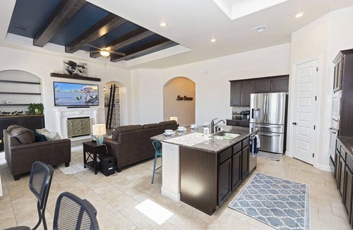Las Cruces House | Southwest Luxe Golf Retreat + EV, Theater, Hot Tub