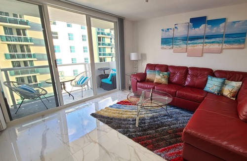 Surfside Condo | Spacious 1BR Oceanfront Condo in Miami Beach with Direct Beach Access