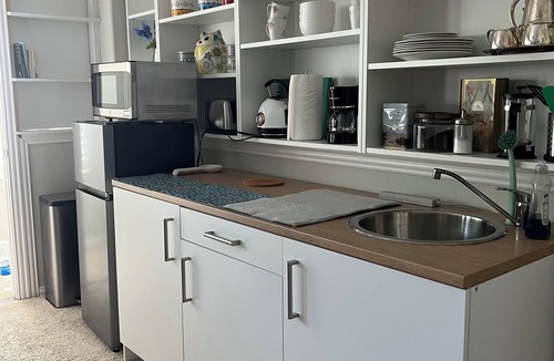 College Park Apartment | Spacious 1BR Suite, Sleeps 5, Private Entrance, Free Parking, Near The Woodlands