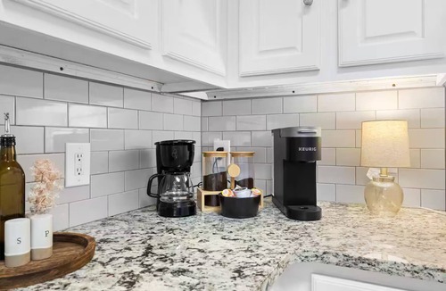 College Station House | Spacious 2BR House, Steps from A&M - King - Patio
