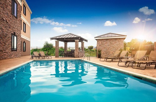 White Settlement Apartment | Spacious 2BR Suite w/Kitchen | Pool + Breakfast