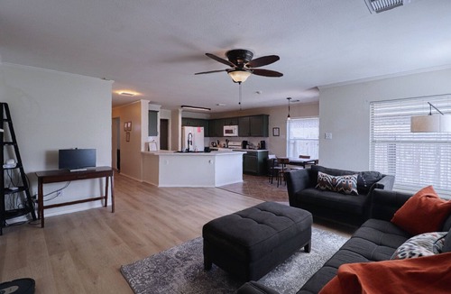 Barker House | Spacious 3-Bedroom, 2-Bath Retreat – Perfect for Families or Groups