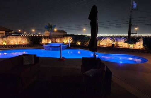 Biggs Field House | Spacious 3-bedroom house with Swimming Pool and a Spectacular View in El Paso