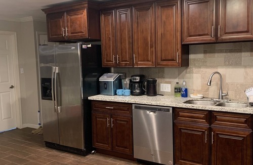 Dickinson House | Spacious 3BR/2BA Home Near Galveston Cruise Port, NASA & Houston