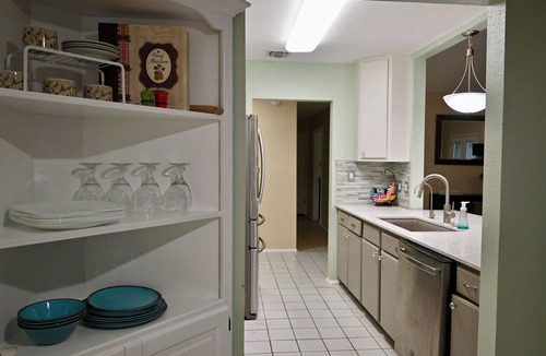 Live Oak House | Spacious 3BR Furnished Home: Bar, Sunroom & Bonus Rooms