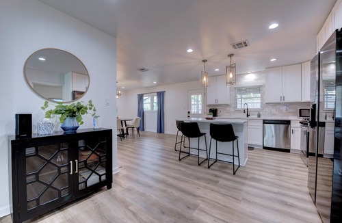 Spring Branch West House | Spacious 3BR near Memorial City, Backyard + Grill + Garage