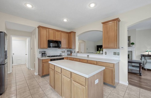 College Park House | Spacious 3BR Near The Woodlands | King Bed | Fast WiFi | Easy I-45 Access