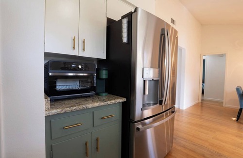 South Manchaca House | Spacious 3BR SoCO Family Home❤️ Big Private Yard with Firepit | Minutes to DT