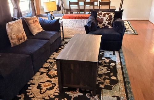 Jefferson House | Spacious 4-BDRM, 6-BED, 2-BA home in Jefferson. Yee Haw Haven, a western dream!