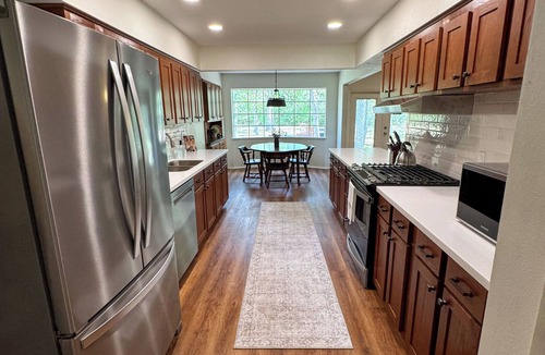 College Station House | Spacious 4-bedroom house on wooded acre lot near campus