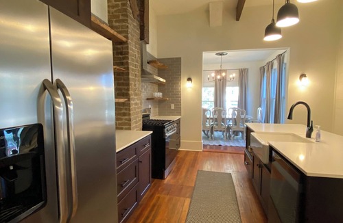 Heritage House | Spacious 4-bedroom house on historic Hopkins street San Marcos with WiFi, AC