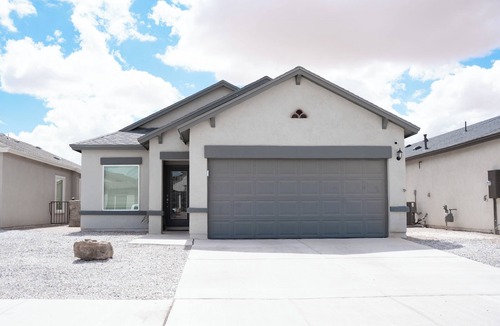 Biggs Field House | Spacious 4-bedroom home located in far East El Paso equipped with WiFi and AC