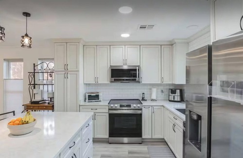Woodway House | Spacious 4-bedroom house with an awesome view: Sunsets, Lake, Lightning Storms
