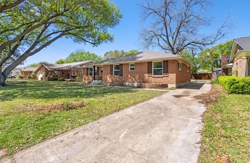 Oak Cliff House | Spacious 4Bedroom Home in Quiet Neighborhood, Near Bishop Arts & AT&T Stadium