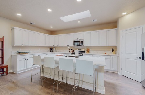 Rio Rancho House | Spacious 4BR/3BA-31 night minimum-Sleeps up to 8-2 Car Garage included