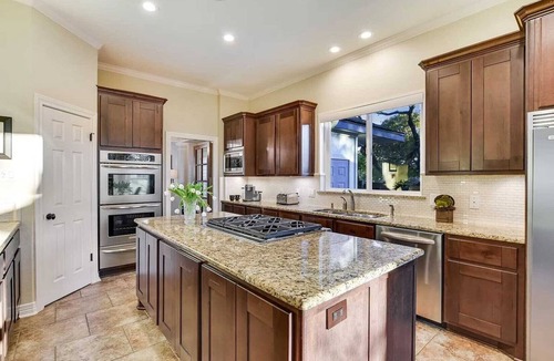 Barton Creek House | Spacious 5 Bdrm Greenbelt Home with Pool - Family & Pet Friendly