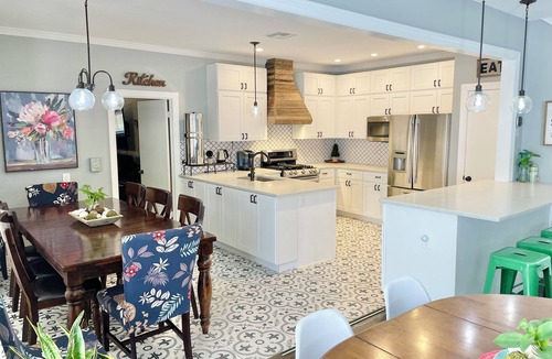 Country House | Spacious 5BR Family Home w/Pool EXCELLENT LOCATION 5- Star experience!