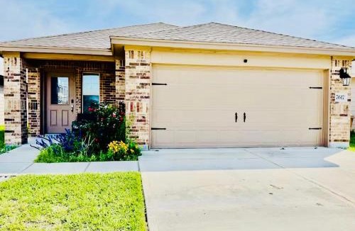 South Side House | Spacious Coastal Retreat for 6 Guests with Free WiFi