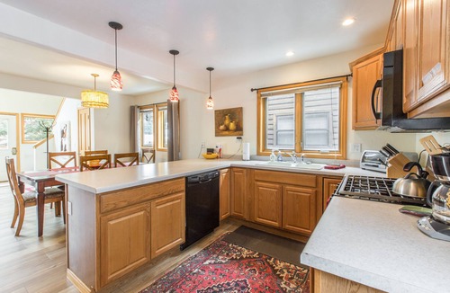 Ouray Condo | Spacious Deck | Fireplace | Mountain Views | Air Conditioning