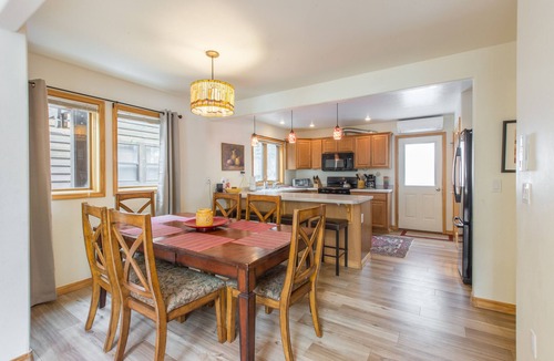 Ouray Condo | Spacious Deck | Fireplace | Mountain Views | Air Conditioning