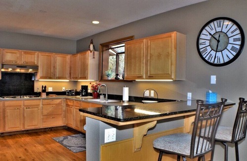 Hermosa House | Spacious Home with Views Backs to National Forest, Hot Tub on Deck, Dog Friendly