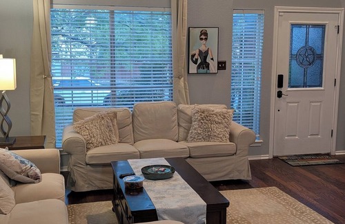Wetmore House | Spacious house, close to UTSA, Rim, La Cantera and Six Flags