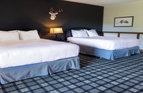Boerne Hotel | Spacious Room w/Patio | Golf & Live Music | 6 mi to the Hill Country Mil