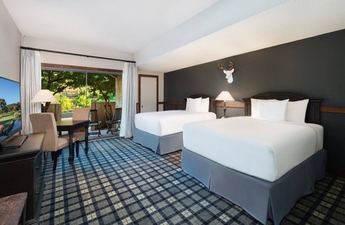 Boerne Hotel | Spacious Room w/Patio | Golf & Live Music | 6 mi to the Hill Country Mil